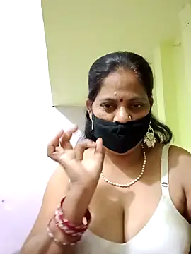 Snapshot of SEEMA_012 chatting on 04/14/26, 06:19 SEEMA 012 online show from 04/14/26, 06:19