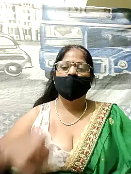 Snapshot of SEEMA_012 chatting on 04/17/26, 05:21 SEEMA 012 online show from 04/17/26, 05:21