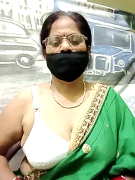 Snapshot of SEEMA_012 chatting on 04/18/26, 05:11 SEEMA 012 online show from 04/18/26, 05:11