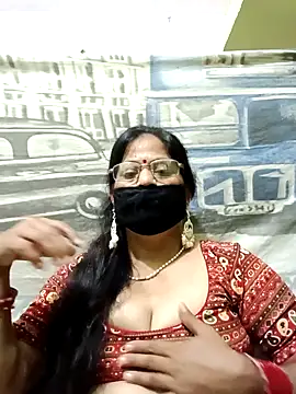 Snapshot of SEEMA_012 chatting on 04/19/26, 05:29 SEEMA 012 online show from 04/19/26, 05:29