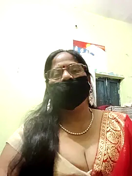 Snapshot of SEEMA_012 chatting on 04/30/26, 05:36 SEEMA 012 online show from 04/30/26, 05:36