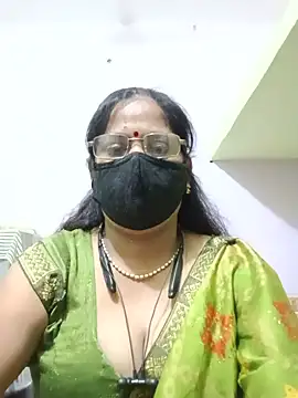 Snapshot of SEEMA_012 chatting on 05/28/26, 05:05 SEEMA 012 online show from 05/28/26, 05:05