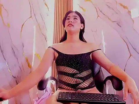 MarhiamCristal online show from 04/12/26, 07:35