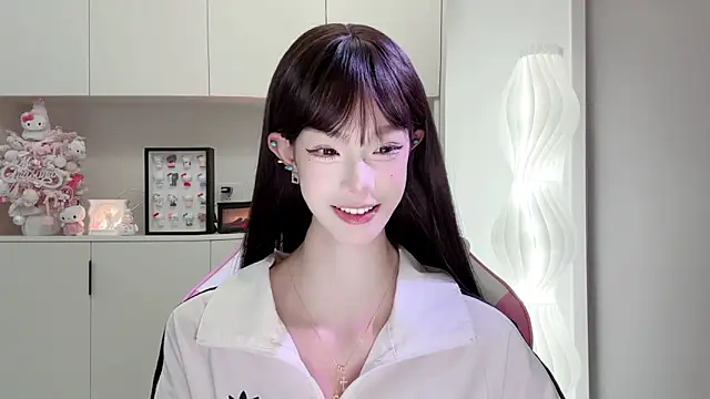 Snapshot of -Moonshine chatting on 04/09/26, 10:20 -Moonshine online show from 04/09/26, 10:20