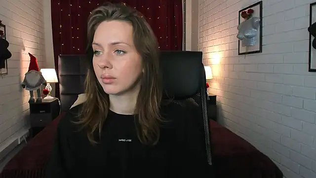 Snapshot of MeganClapp chatting on 04/22/26, 05:10 MeganClapp online show from 04/22/26, 05:10