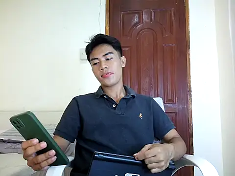 Snapshot of valerio_fernan chatting on 05/27/26, 01:02 valerio fernan online show from 05/27/26, 01:02