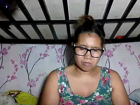 Snapshot of _SweetSmile chatting on 04/15/26, 02:35 SweetSmile online show from 04/15/26, 02:35