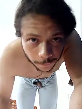 Snapshot of sliyis chatting on 04/05/26, 09:23 sliyis online show from 04/05/26, 09:23