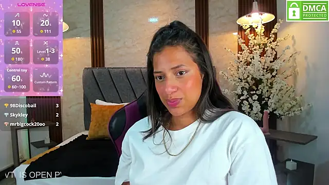Snapshot of Atiena_ chatting on 04/18/26, 07:07 Atiena online show from 04/18/26, 07:07