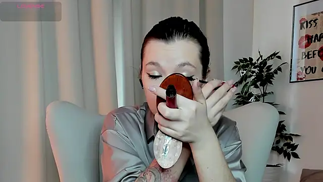 kirarogersss online show from 04/10/26, 08:19