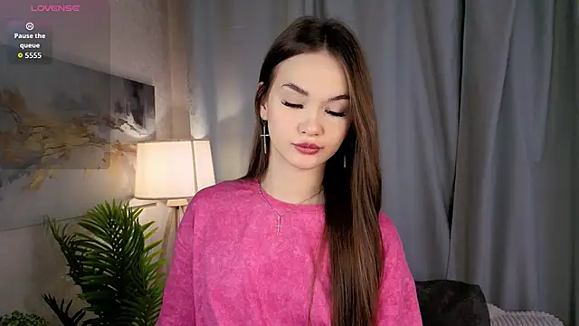 Snapshot of LuraPodraza chatting on 07/01/26, 04:07 LuraPodraza online show from 07/01/26, 04:07