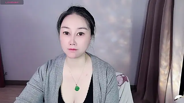 Snapshot of Eva-000 chatting on 04/29/26, 10:38 Eva-000 online show from 04/29/26, 10:38