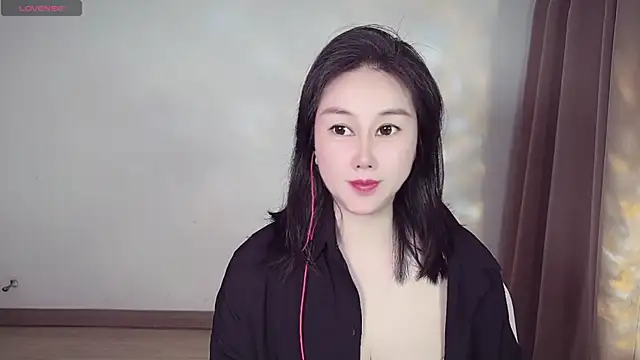 Snapshot of Eva-000 chatting on 05/15/26, 10:00 Eva-000 online show from 05/15/26, 10:00