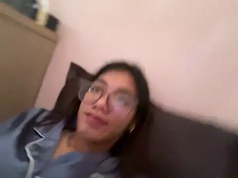 Snapshot of Akari_hunt chatting on 04/07/26, 11:04 Akari hunt online show from 04/07/26, 11:04