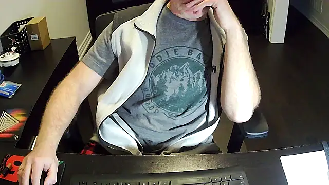 Snapshot of Shalun2000 chatting on 04/07/26, 11:59 Shalun2000 online show from 04/07/26, 11:59