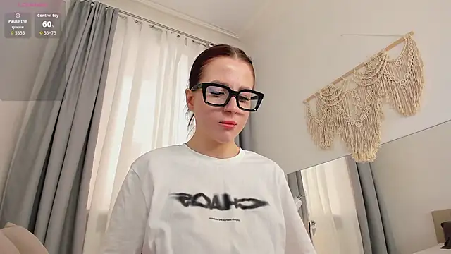 Snapshot of Sonya_Miler chatting on 05/12/26, 05:37 Sonya Miler online show from 05/12/26, 05:37