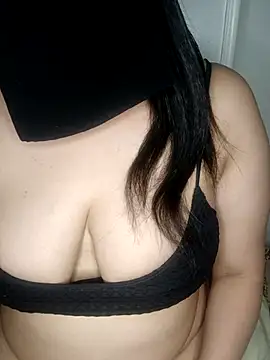 Snapshot of Amira_Egypt chatting on 05/11/26, 09:34 Amira Egypt online show from 05/11/26, 09:34