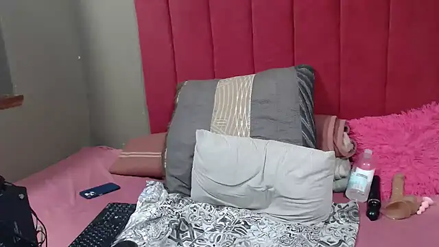 Snapshot of PinkyxGodess chatting on 04/28/26, 02:27 PinkyxGodess online show from 04/28/26, 02:27