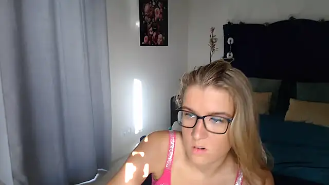 Yennyloves online show from 07/22/26, 11:46