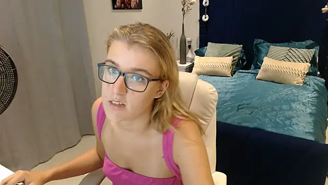 Yennyloves online show from 07/25/26, 12:20
