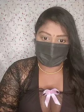 Snapshot of Romantic_Woman chatting on 06/19/26, 06:01 Romantic Woman online show from 06/19/26, 06:01