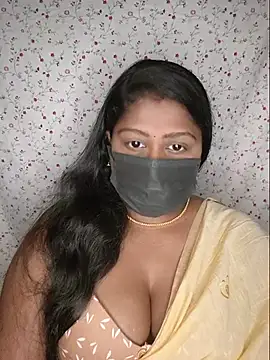 Snapshot of Romantic_Woman chatting on 07/22/26, 06:22 Romantic Woman online show from 07/22/26, 06:22