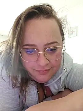 Snapshot of Blondibaby chatting on 05/19/26, 06:20 Blondibaby online show from 05/19/26, 06:20
