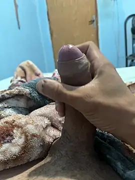 Snapshot of michaelniq chatting on 04/04/26, 02:21 michaelniq online show from 04/04/26, 02:21