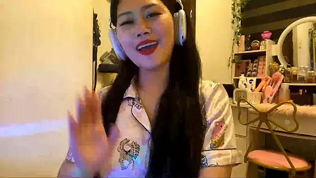 Snapshot of GlindaDejardin chatting on 04/28/26, 05:18 GlindaDejardin online show from 04/28/26, 05:18