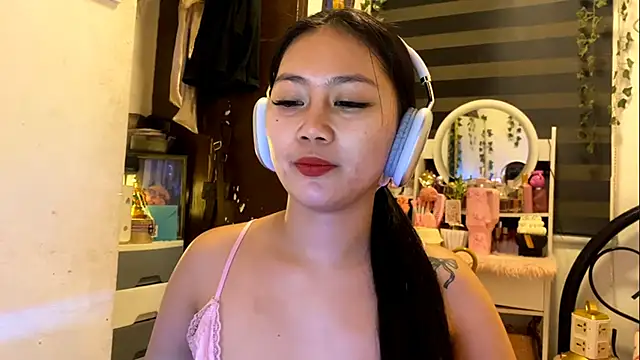 Snapshot of GlindaDejardin chatting on 05/06/26, 05:18 GlindaDejardin online show from 05/06/26, 05:18