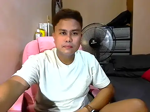 Snapshot of tipsy_butter chatting on 06/19/26, 12:42 tipsy butter online show from 06/19/26, 12:42
