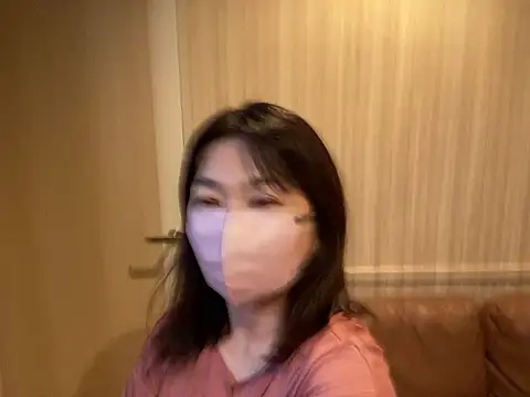 Snapshot of lemonade_madame chatting on 05/05/26, 11:24 lemonade madame online show from 05/05/26, 11:24