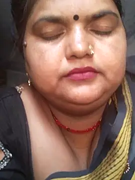 Snapshot of Desi_hot_bhabhi01 chatting on 05/19/26, 06:31 Desi hot bhabhi01 online show from 05/19/26, 06:31