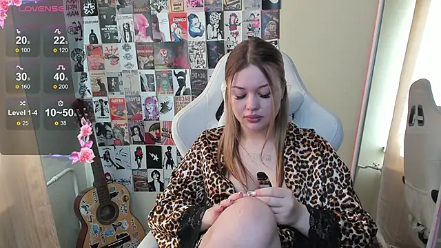 Snapshot of AmeliePeach chatting on 05/15/26, 01:45 AmeliePeach online show from 05/15/26, 01:45