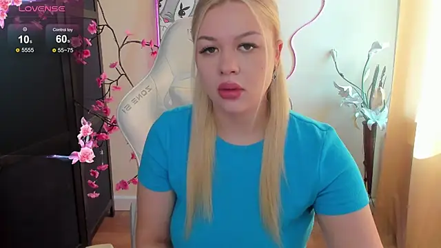 Snapshot of AmeliePeach chatting on 06/16/26, 01:52 AmeliePeach online show from 06/16/26, 01:52