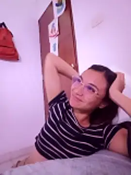 Snapshot of Leticia_Hinkley_ chatting on 04/14/26, 11:44 Leticia Hinkley online show from 04/14/26, 11:44