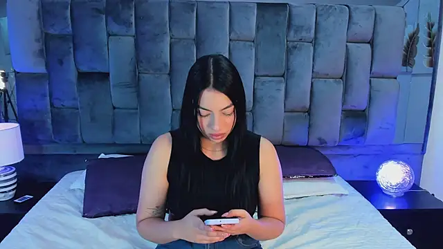 Snapshot of Ashly_bloom_ chatting on 04/22/26, 02:58 Ashly bloom online show from 04/22/26, 02:58