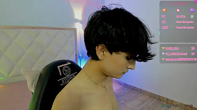 Snapshot of Eidan_tay chatting on 04/21/26, 01:42 Eidan tay online show from 04/21/26, 01:42