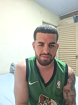 Snapshot of leoxxxgato chatting on 04/04/26, 09:23 leoxxxgato online show from 04/04/26, 09:23