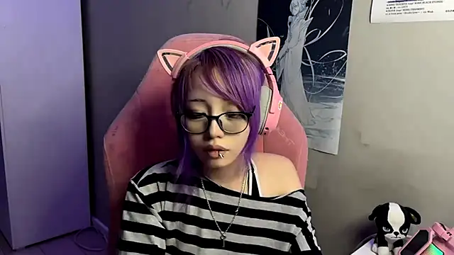 Snapshot of SaxonDibs chatting on 04/05/26, 04:04 SaxonDibs online show from 04/05/26, 04:04