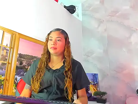 Snapshot of EllyBloom chatting on 04/05/26, 02:03 EllyBloom online show from 04/05/26, 02:03