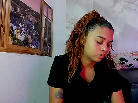 Snapshot of EllyBloom chatting on 04/19/26, 01:43 EllyBloom online show from 04/19/26, 01:43