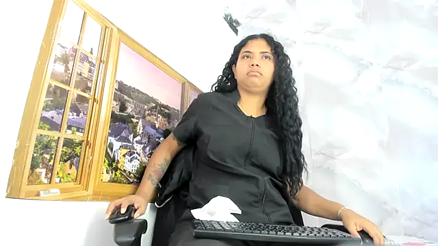 Snapshot of EllyBloom chatting on 06/19/26, 01:37 EllyBloom online show from 06/19/26, 01:37