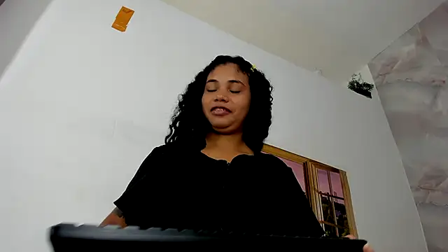 Snapshot of EllyBloom chatting on 07/05/26, 01:51 EllyBloom online show from 07/05/26, 01:51