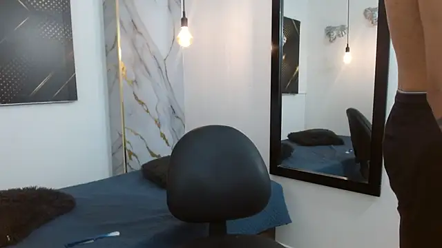 Snapshot of GoldenDesireX_ chatting on 04/12/26, 07:19 GoldenDesireX online show from 04/12/26, 07:19