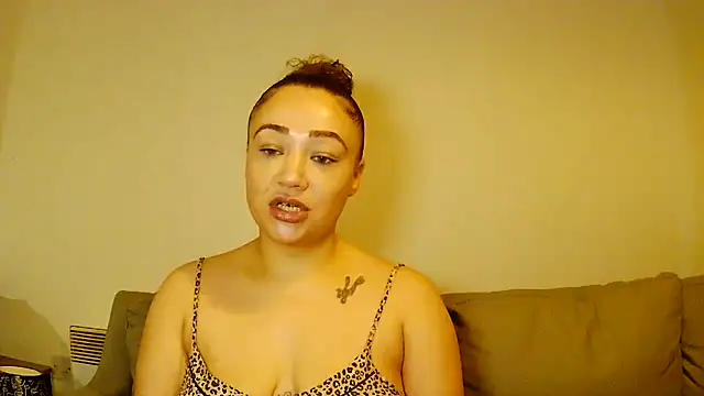Snapshot of Theone_T chatting on 04/27/26, 06:33 Theone T online show from 04/27/26, 06:33