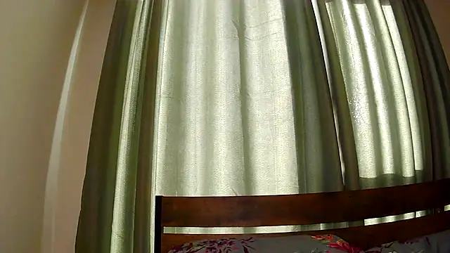 Snapshot of Theone_T chatting on 05/13/26, 06:44 Theone T online show from 05/13/26, 06:44