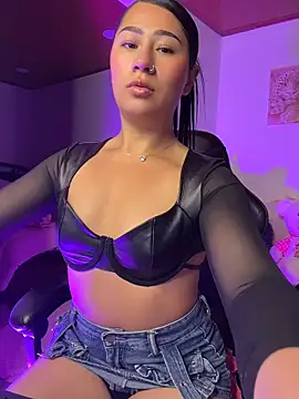 EvelynLeen  online show from 04/13/26, 11:16