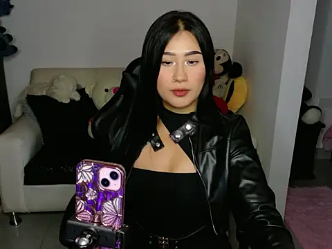 EvelynLeen  online show from 04/18/26, 08:09