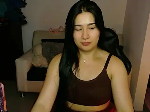 EvelynLeen  online show from 04/24/26, 08:00